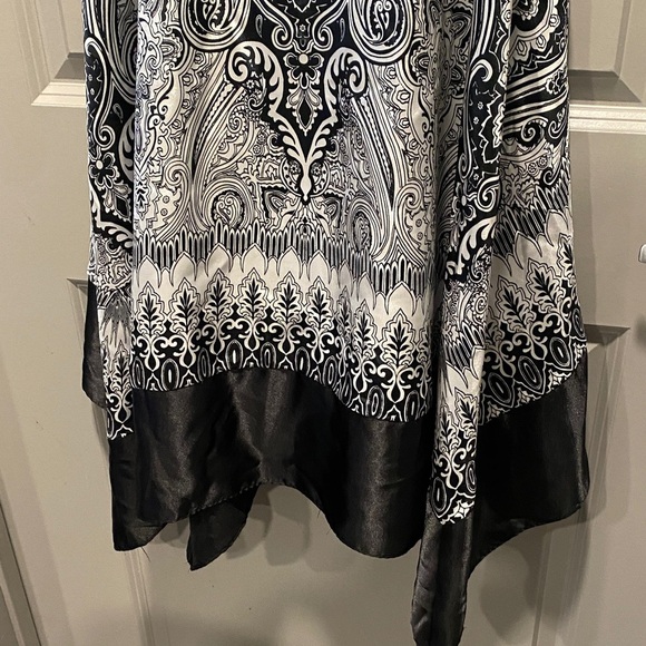 Elegant Melrose Black and White Midi Dress Size 14 - Picture 4 of 8